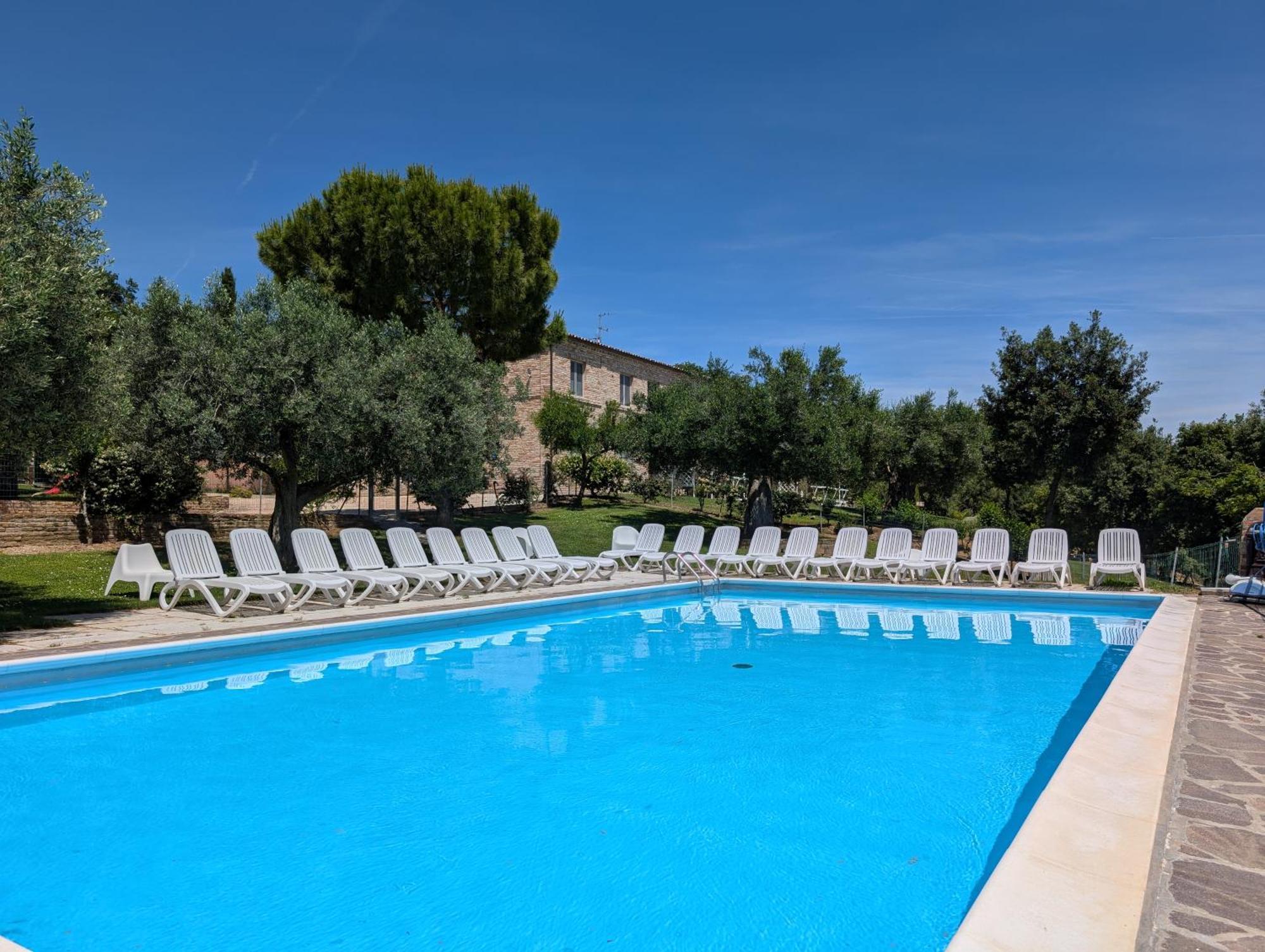 Agriturismo Case Al Sole โลเรโต ภายนอก รูปภาพ