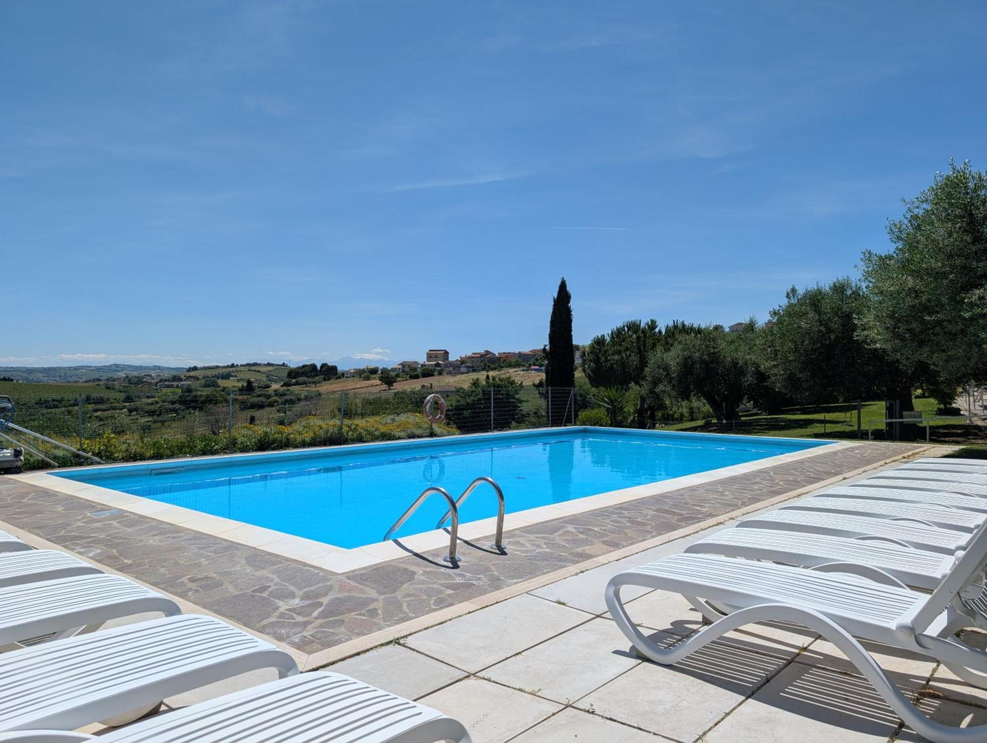 Agriturismo Case Al Sole โลเรโต ภายนอก รูปภาพ